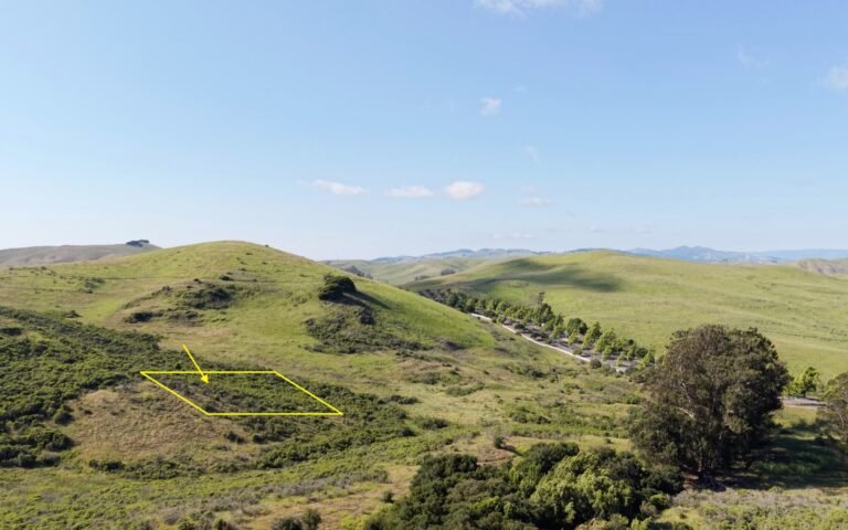 Aerial drone photo of 0.20 acre parcel APN 0182301020 in Hiddenbrooke, Vallejo, California with boundary outlined