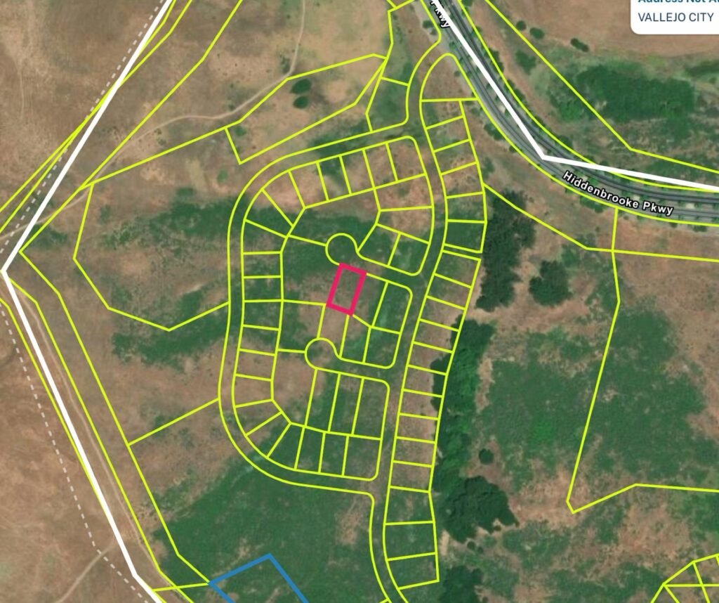 Parcel map with APN 0182301020 outlined in red among Hiddenbrooke lots off Hiddenbrooke Pkwy, Vallejo, California