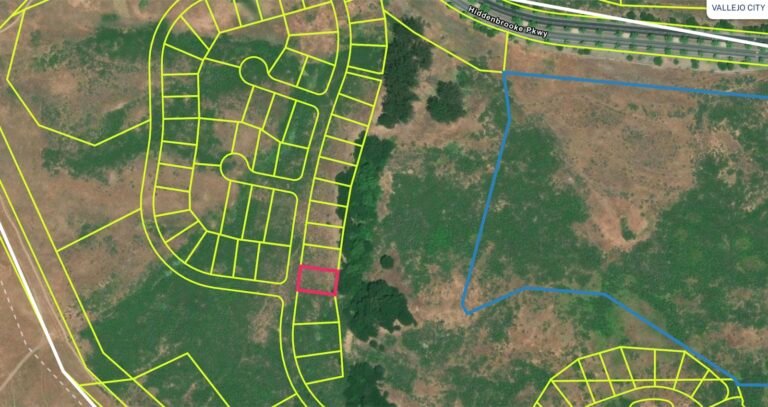 Drone view of parcel APN 0182302040 with the lot boundary outlined, Hiddenbrooke, Vallejo, California